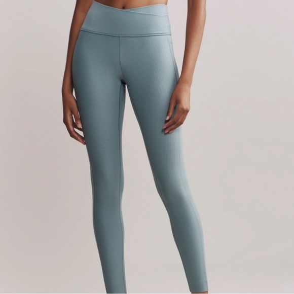 NEW Rhône Ripple Longline Bra & 7/8 Pocket Legging Set in Blue Hue - Picture 8 of 15